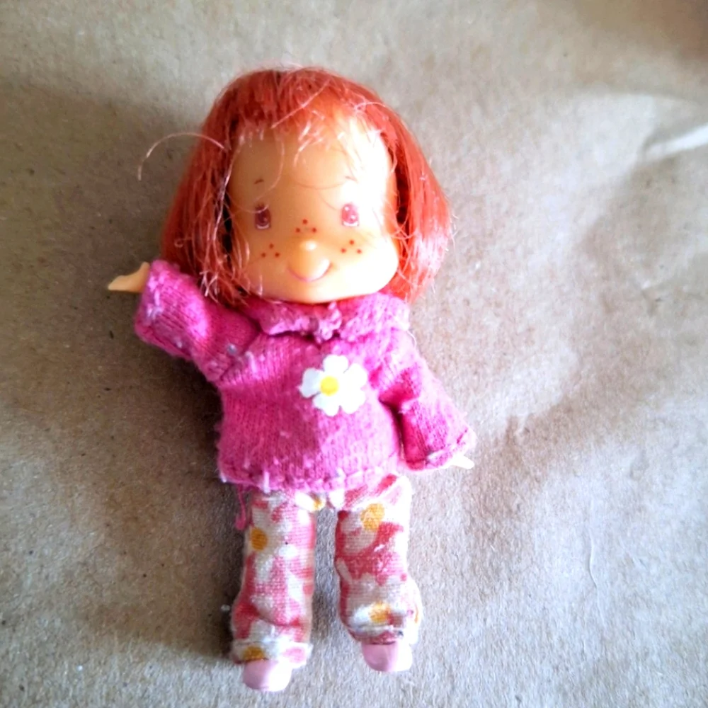 Vintage Strawberry Shortcake Doll- 3" - Picture 1 of 1